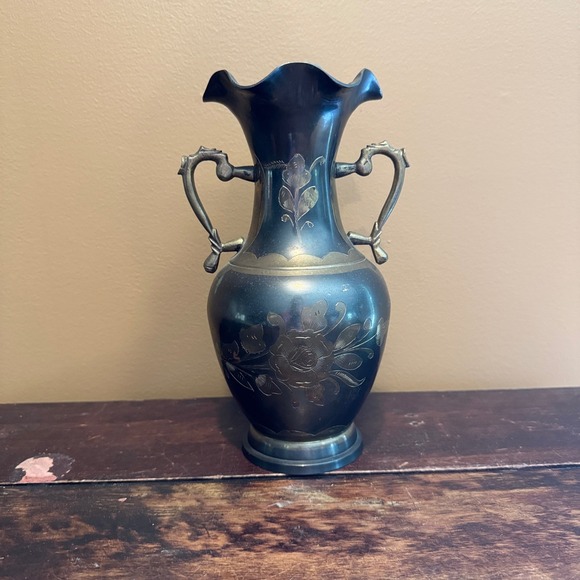Vintage Brass Vase Urn Handles Etched Floral Design Home Decor 11 Inches Tall - Picture 1 of 8